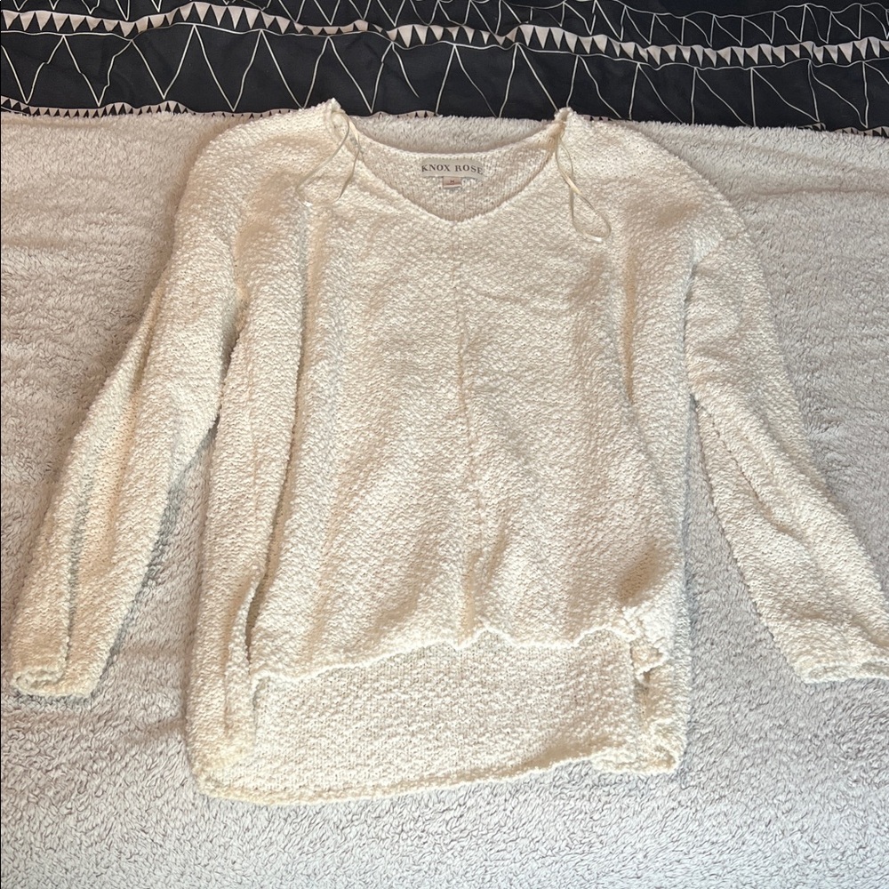 Knox Rose Ivory Chunky V-Neck Pullover Sweater